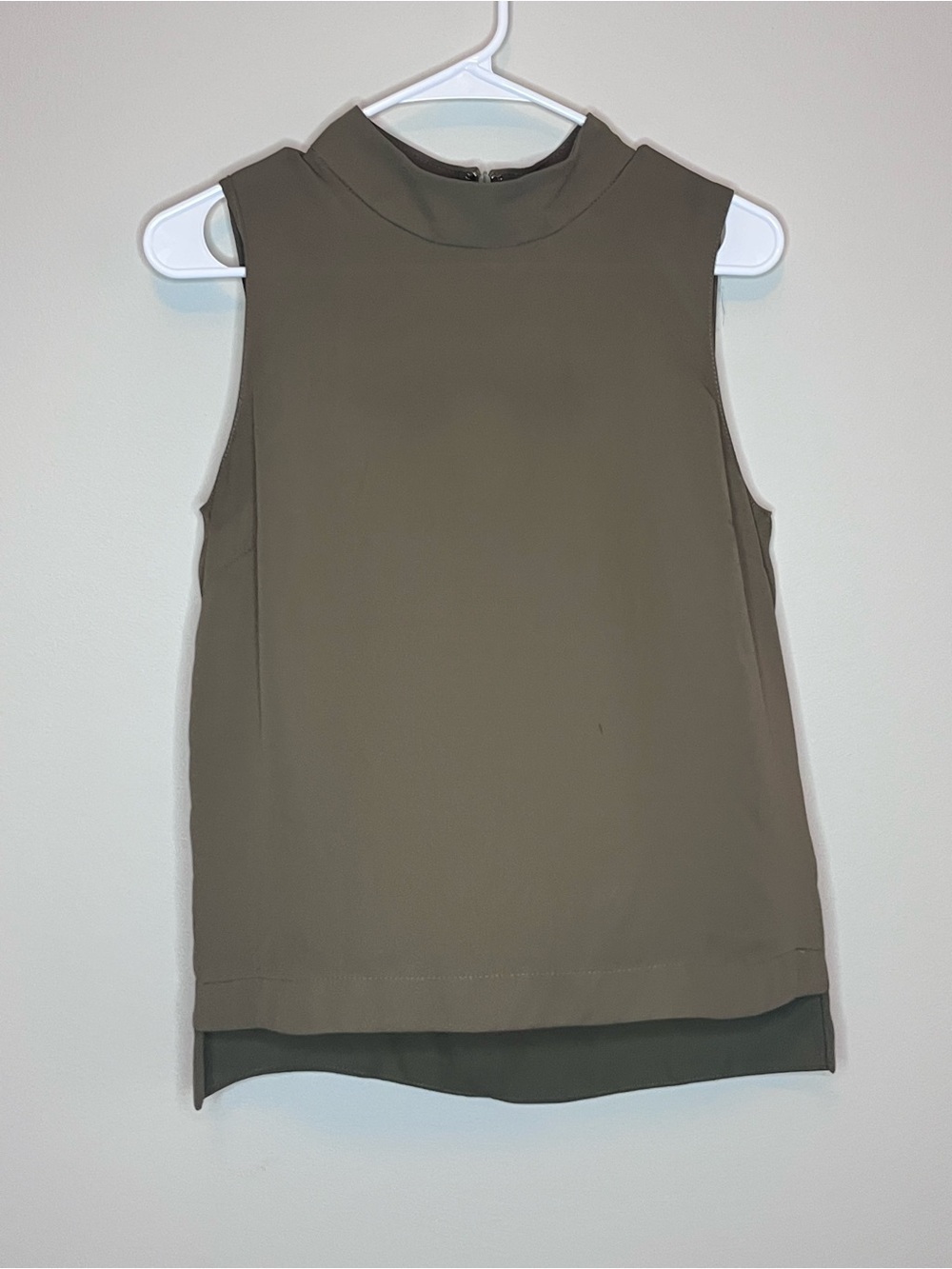 Harper Wren Sleeveless Mock Neck Top - Olive Green Medium